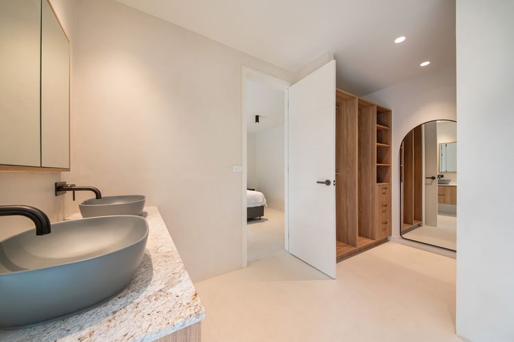 Large Ensuite with Bath and Separate Shower  and WIR