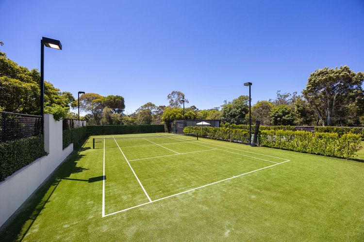 Tennis court that can be lit up at night