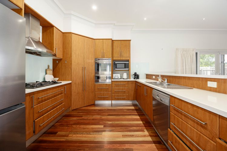 Well-equipped kitchen 