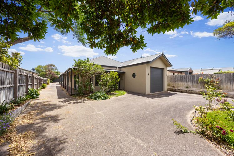 Driveway to the property 