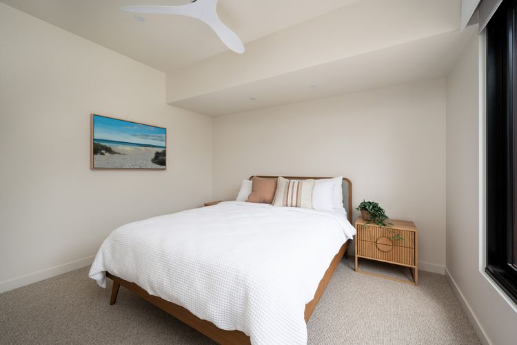 Queen bedroom 1