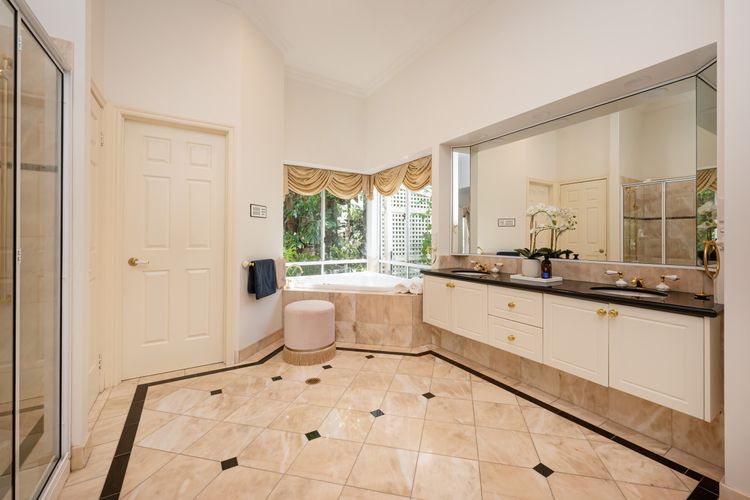 Ensuite