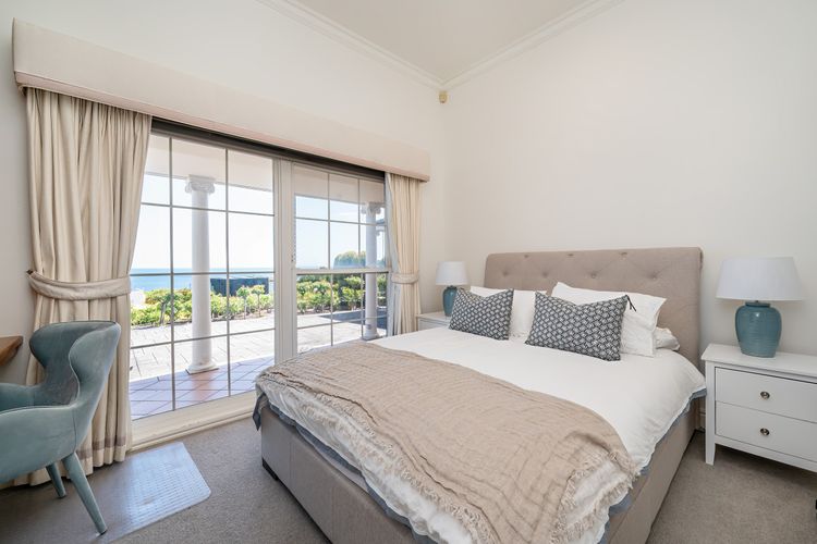 Second bedroom with queen bed