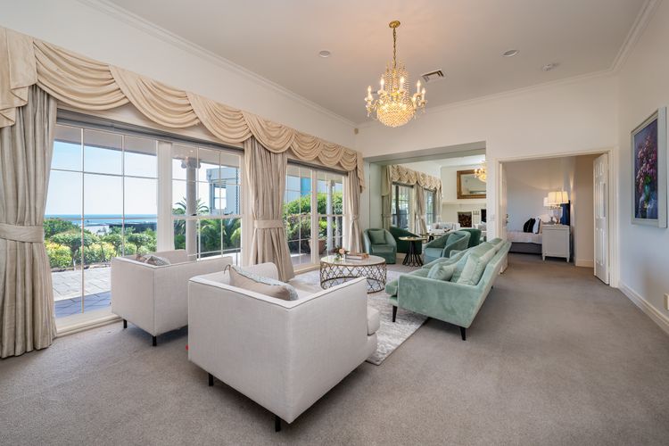 Light and bright living spaces with views