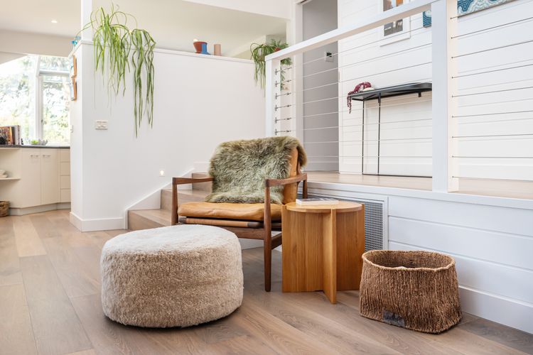 Lounge details