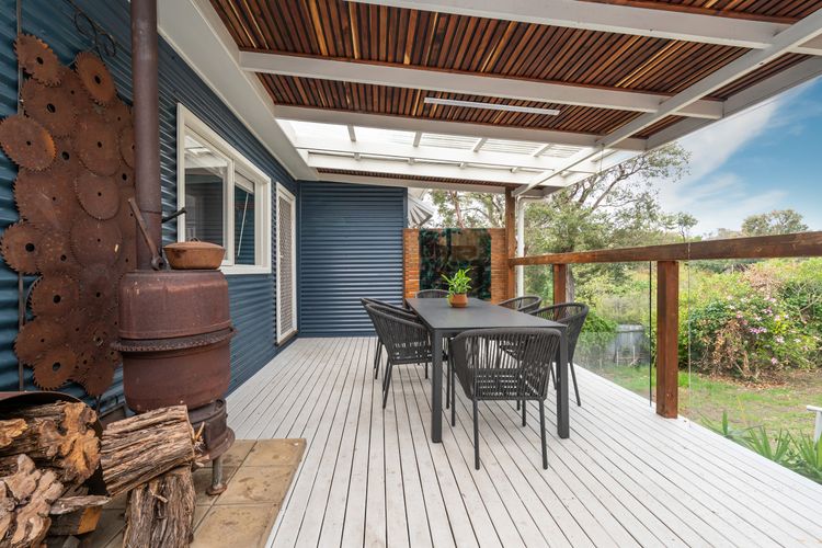 Outdoor seating/dining area 
