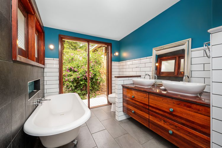 Full bathroom 