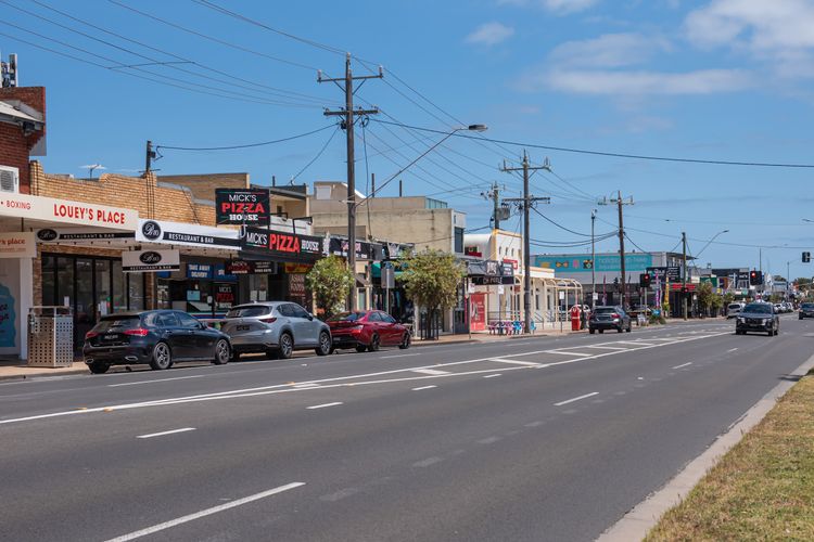 Neighbourhood and surrounds 