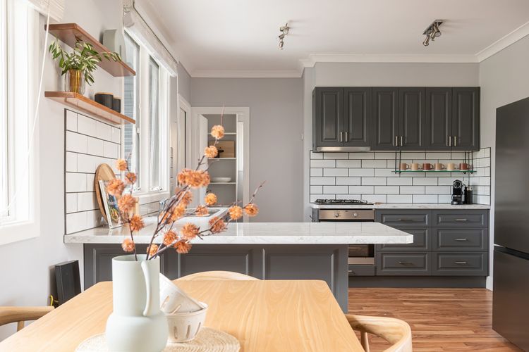 Well-equipped kitchen 