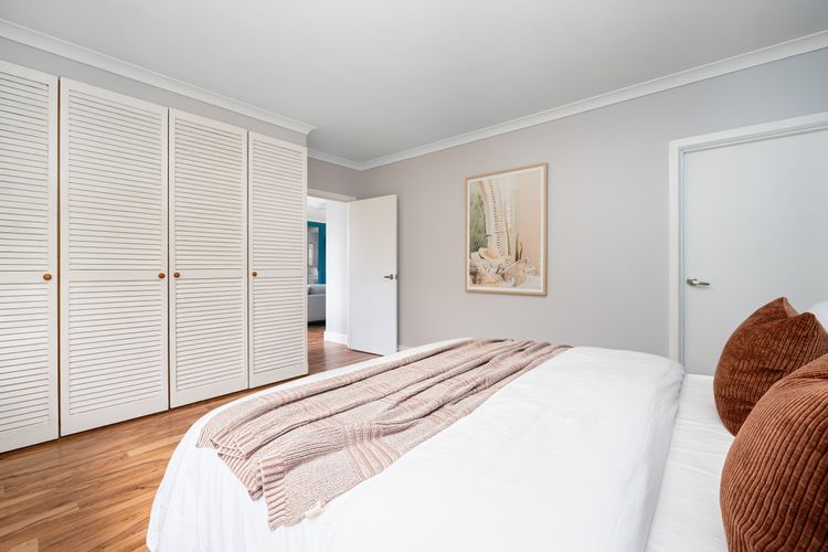 Master bedroom with King bed and ensuite 
