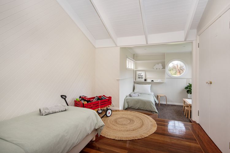Bedroom 3 with two singles 