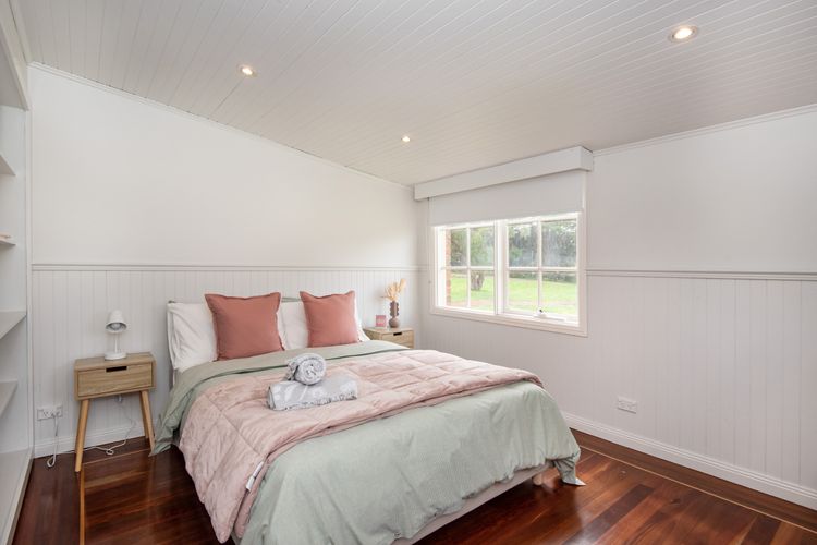 Bedroom 4 with queen bed 