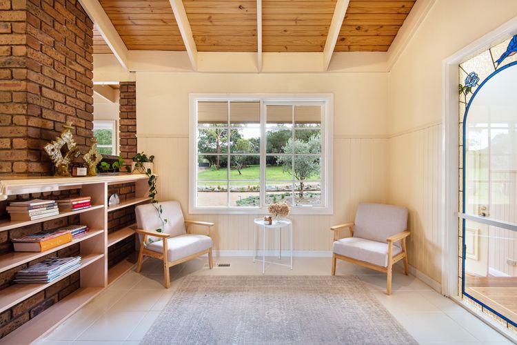 Our Nordic armchair boasts a sleek and understated design, characterized by its simple yet elegant silhouette.