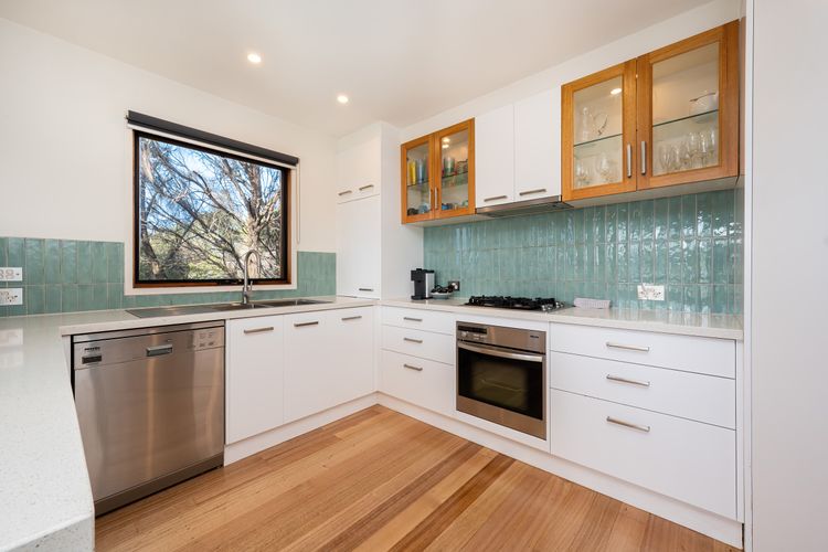 Stunning fully equipped kitchen 