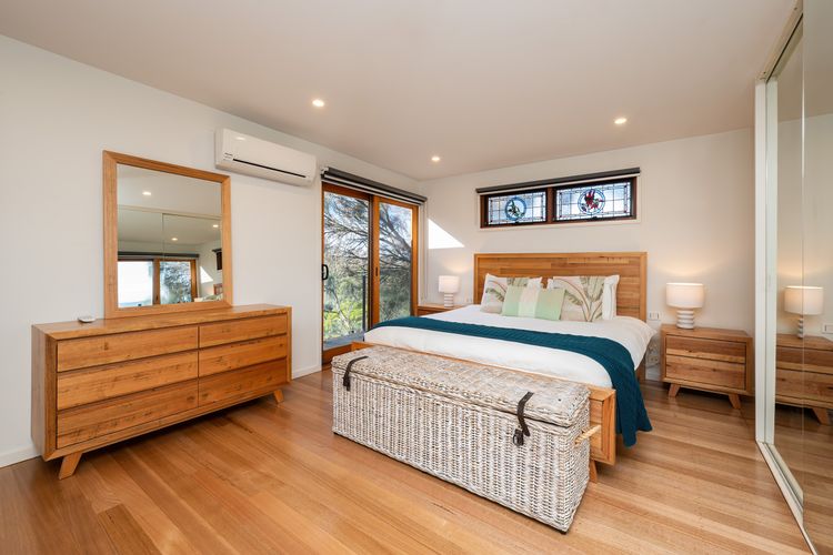 Primary suite with ensuite, king bed and air conditioning 