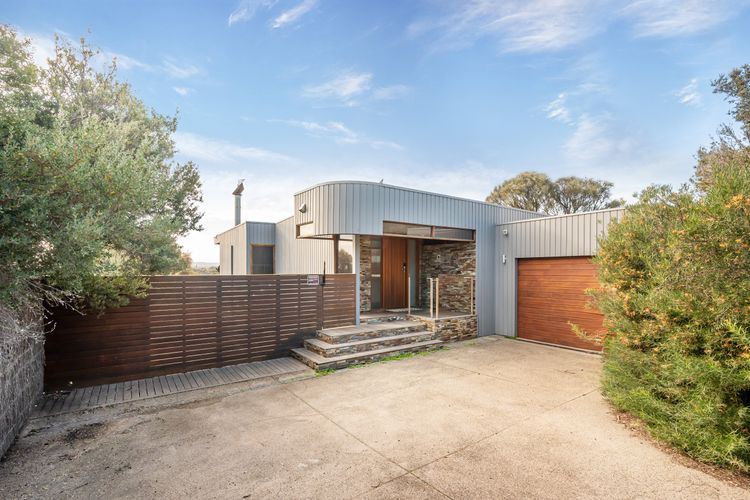 Front facade and garage 