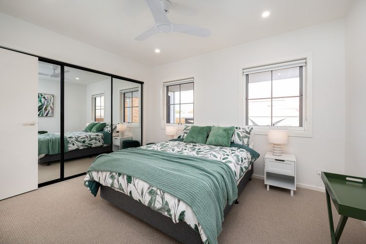 Downstairs Master Bedroom with Queen bed + ensuite