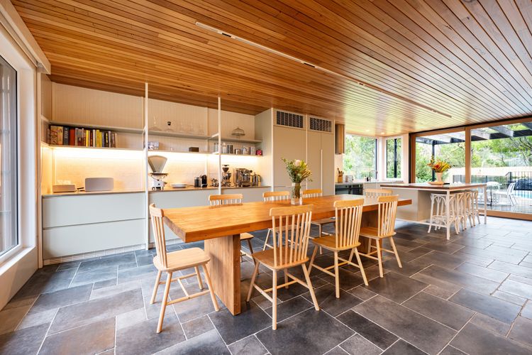 Stunning fully equipped kitchen and dining 