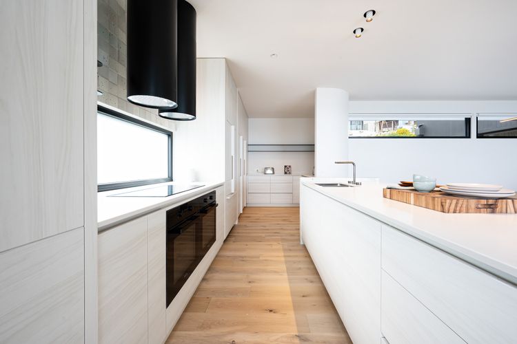fully equipped kitchen with butlers pantry 