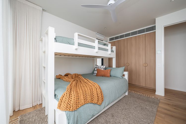 Tri bunk with single trundle sleeping four 