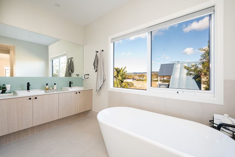 MAster ensuite with bath, shower and toilet