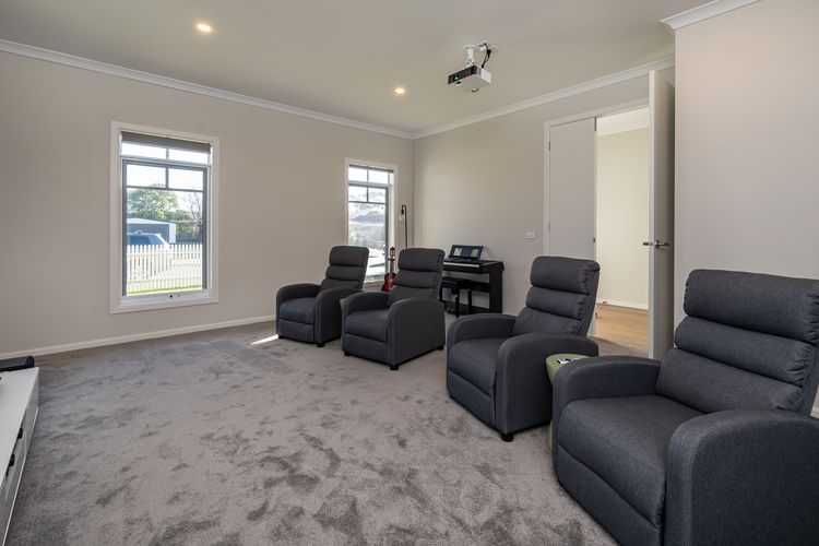 Solara House with Heated Pool and Cinema Room