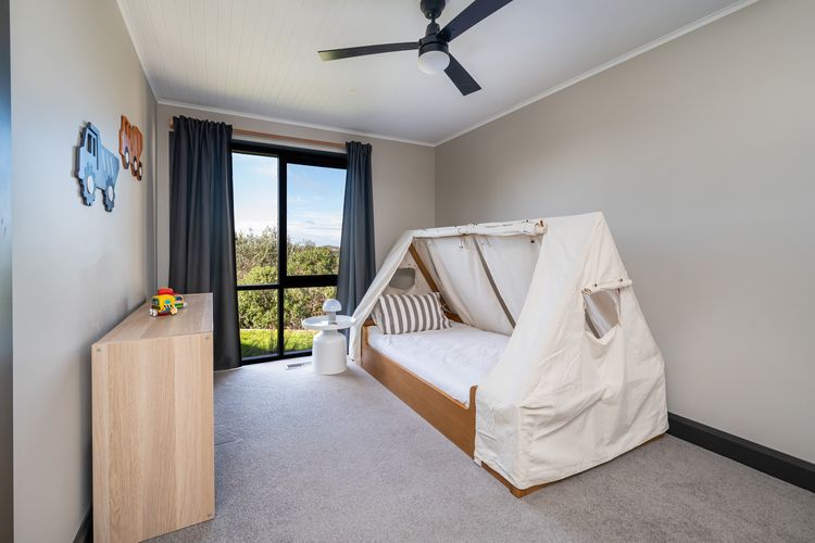 Bedroom 3 with King single bed