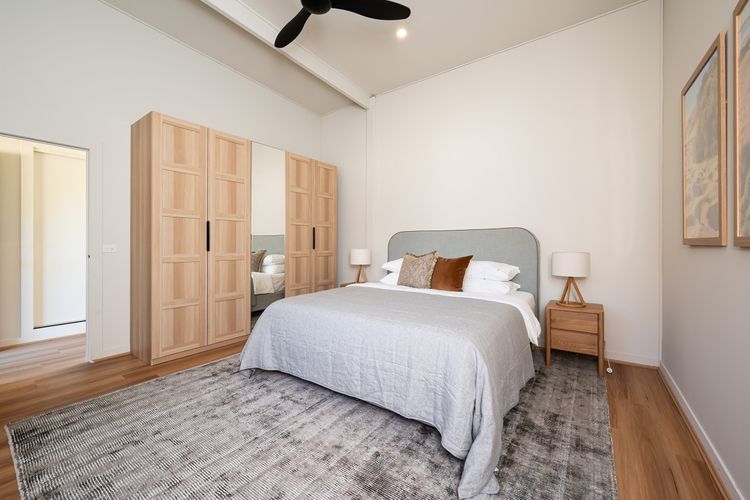 Studio - Queen Bed