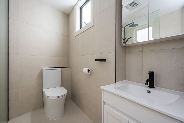 Studio - Bathroom