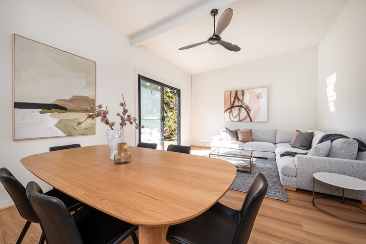 Studio - Open-plan living and dining area