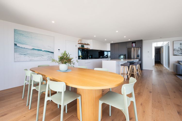 Indoor dining for eight