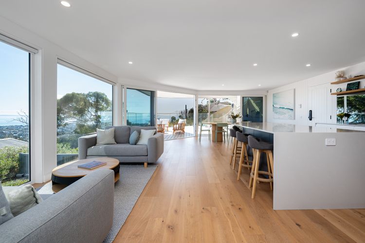 Fully equipped kitchen and light and bright living and dining area