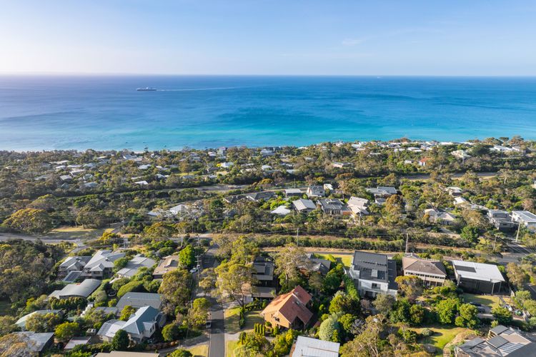 Neighbourhood and sea view 