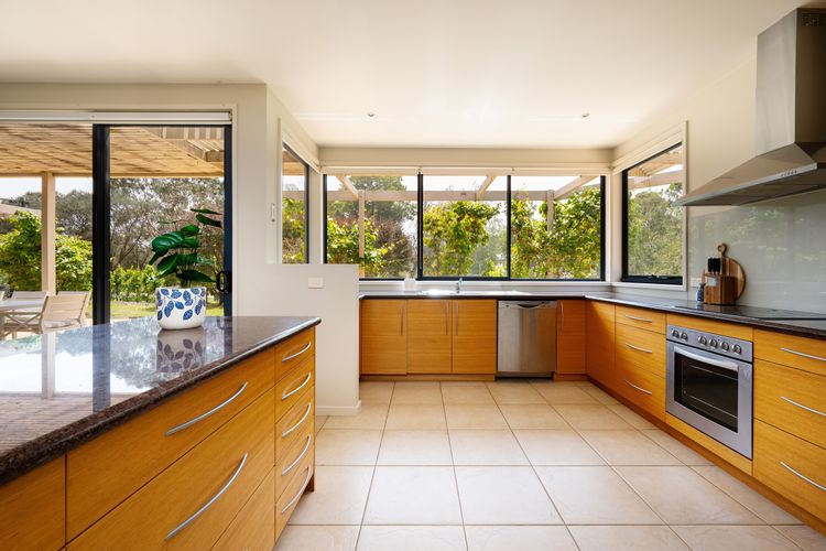 Full kitchen 