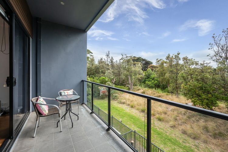 Balcony with a nature reserve view 