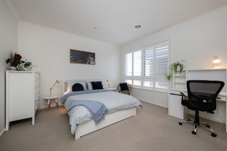 Queen bedroom with study
