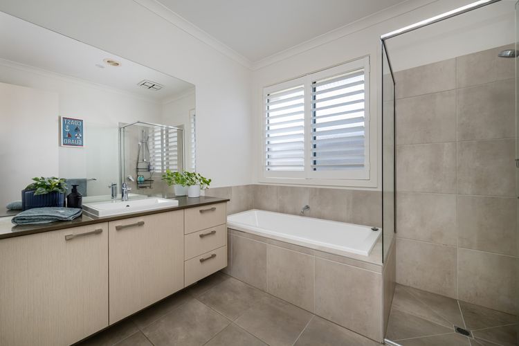 Full bathroom