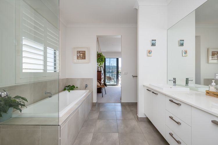 Ensuite to Master Bedroom