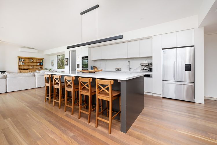 Stunning fully equipped kitchen 