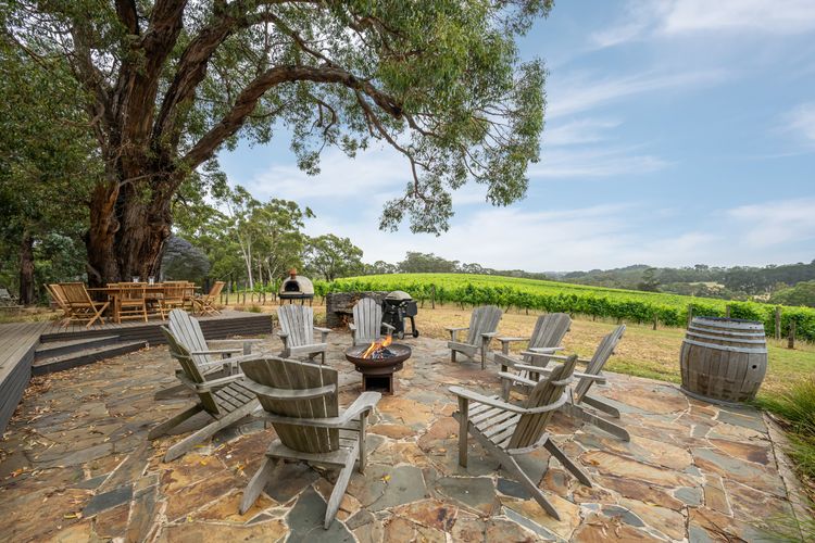Bella’s Block Vineyard Retreat with Tennis Court, Shoreham