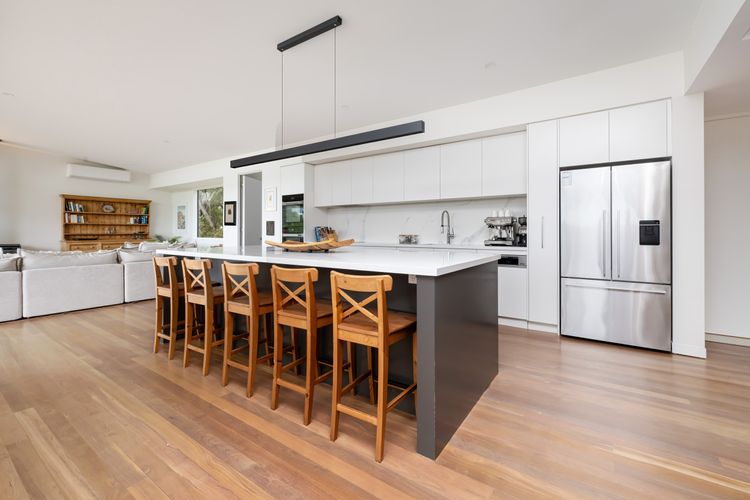 Stunning fully equipped kitchen 