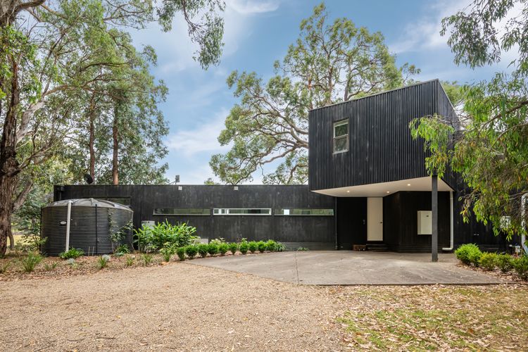 Bella’s Block Vineyard Retreat with Tennis Court, Shoreham
