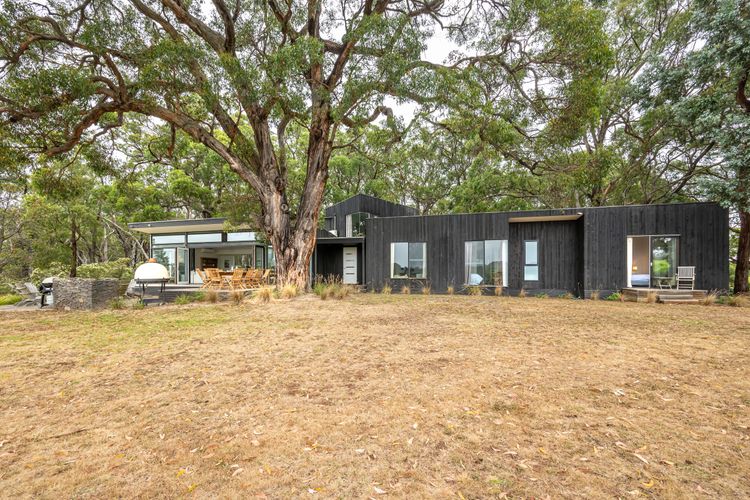 Bella’s Block Vineyard Retreat with Tennis Court, Shoreham