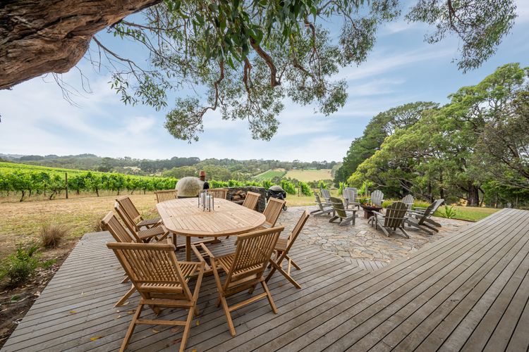 Bella’s Block Vineyard Retreat with Tennis Court, Shoreham