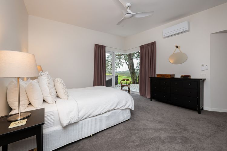 Bella’s Block Vineyard Retreat with Tennis Court, Shoreham