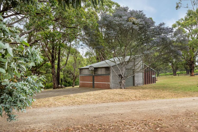 Bella’s Block Vineyard Retreat with Tennis Court, Shoreham