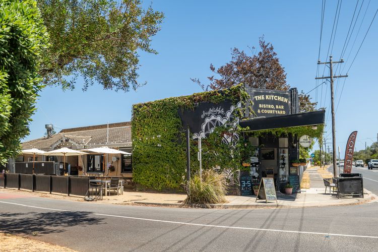 Nearby restaurants 