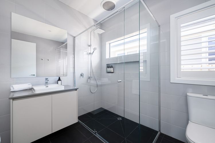Full bathroom 