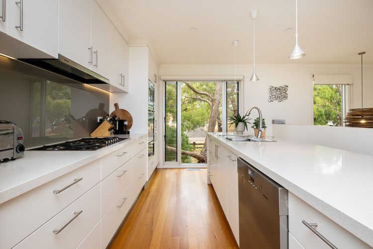 Full kitchen