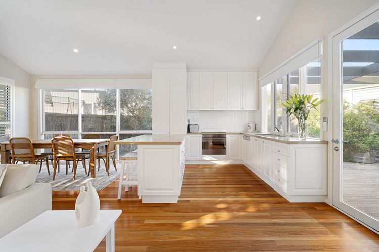 Full kitchen 